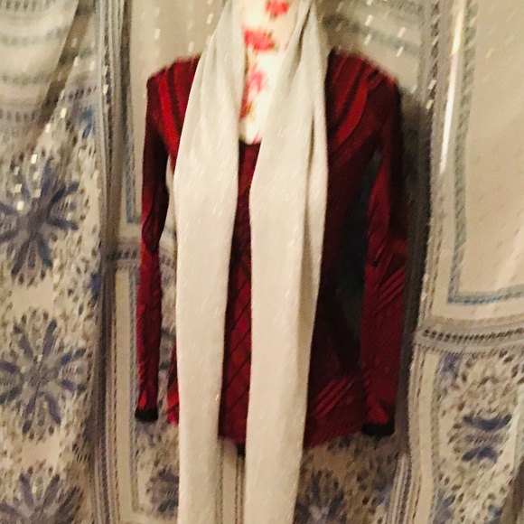 ❄️NWT MADDEN SILVER SCARF - Picture 3 of 4